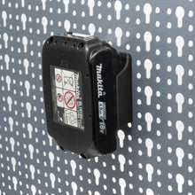 Laden Sie das Bild in den Galerie-Viewer, Akkuhalter für Makita für eine Küpper Lochwand Wandhalter Wandhalterung Akku 18V
